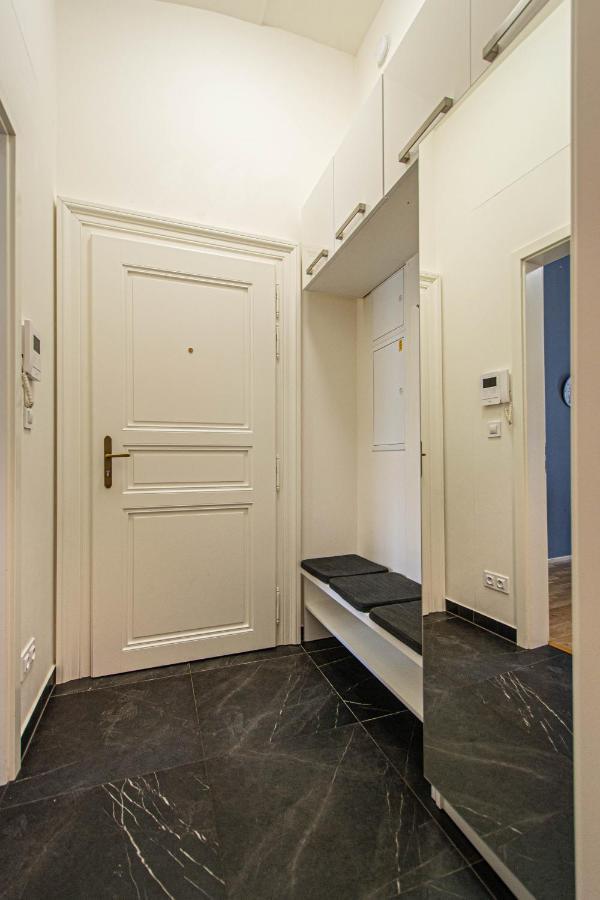 Stylish Apartment In Prague Best Gastronomic Area Экстерьер фото